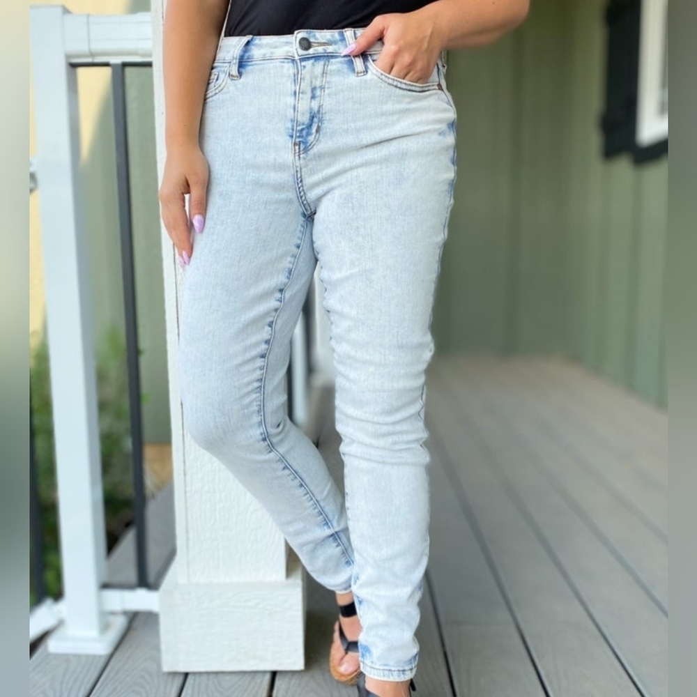 Judy Blue Acid Wash size 3